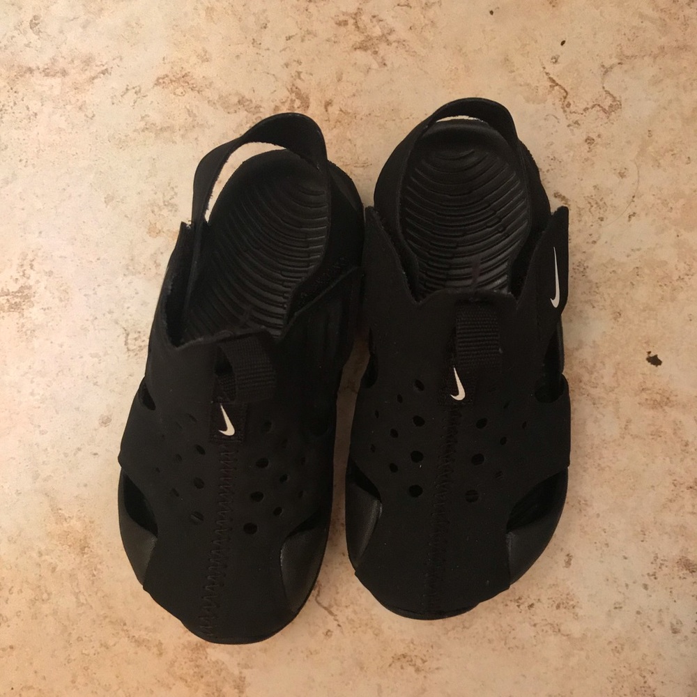 Nike sandals NWOT